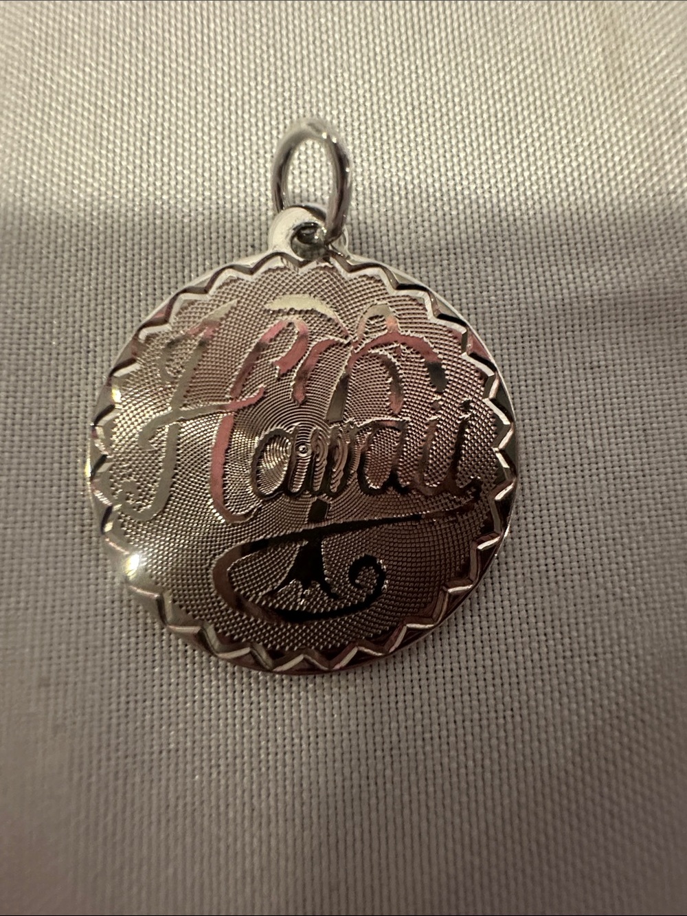 Engraved Round Hawaii Silver Charm Pendant - Floral Script
